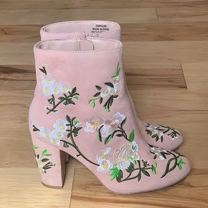 Blush/cream floral block zip up booties